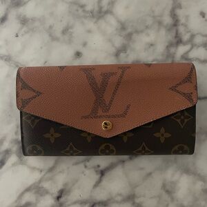 Louis Vuitton Reverse Monogram Sarah Wallet